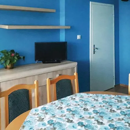 Three-bedroom In דירה